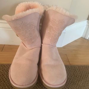 PINK UGGS